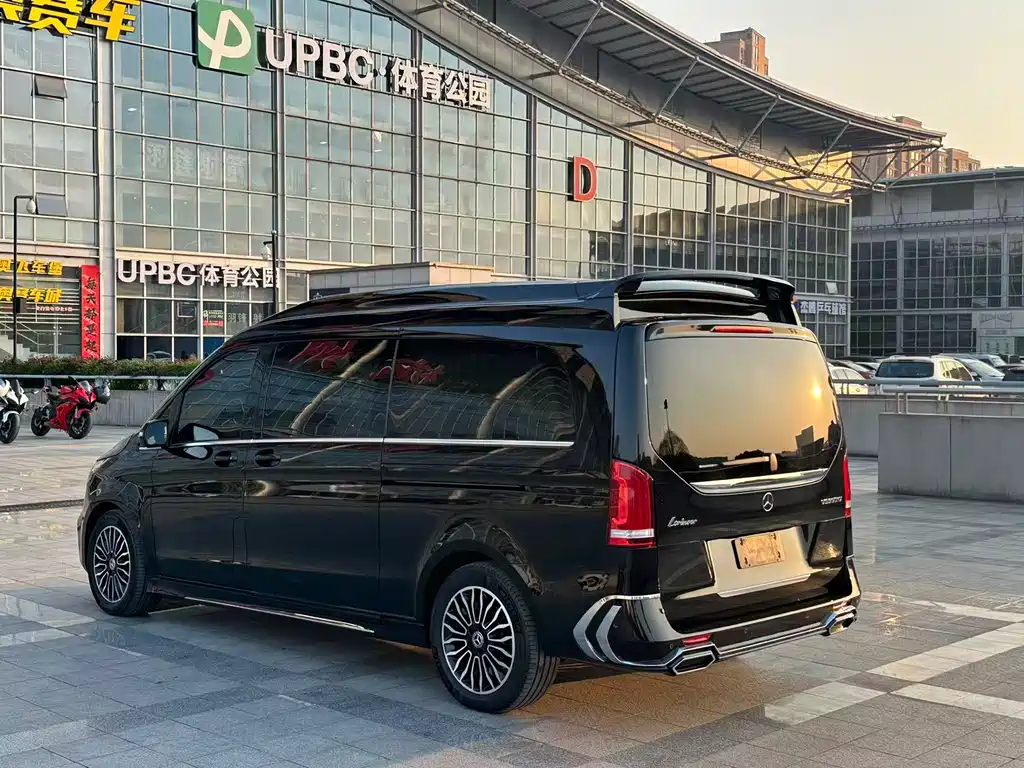 Mercedes-Benz V-Class 2022 V 260 L Long Wheelbase Premium Edition купить на сайте DeffCars