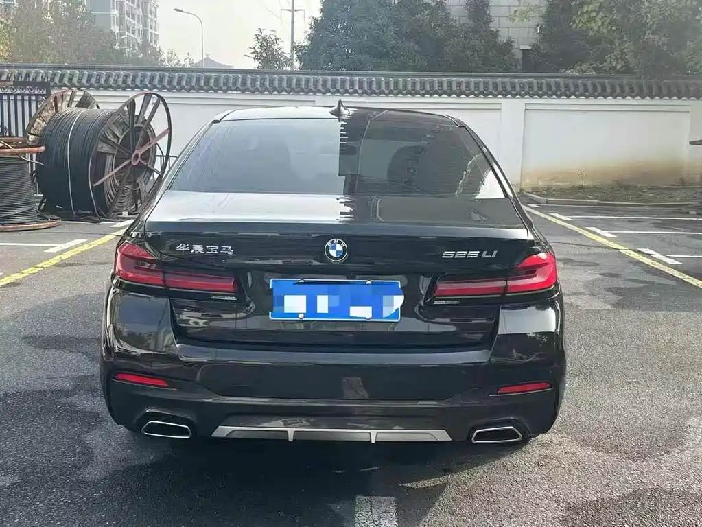 BMW 5 Series 2022 525Li M Sports Package купить на сайте DeffCars