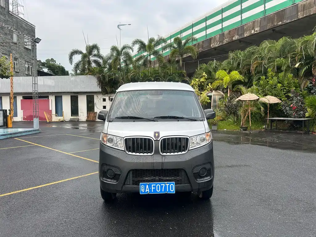 New Hiace X30L 2023 1.5L Fortune Edition Bus 5/6/7 Seats Central Air Conditioning Version SWC15M купить на сайте DeffCars