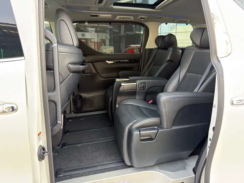 Wilfa 2023 Crown Dual Engine 2.5L HV Deluxe Edition купить на сайте DeffCars