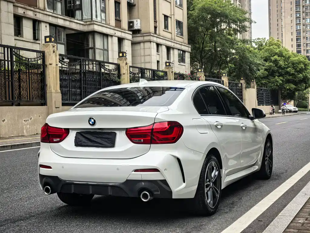 BMW 1 Series 2021 120i M Sports Edition купить на сайте DeffCars