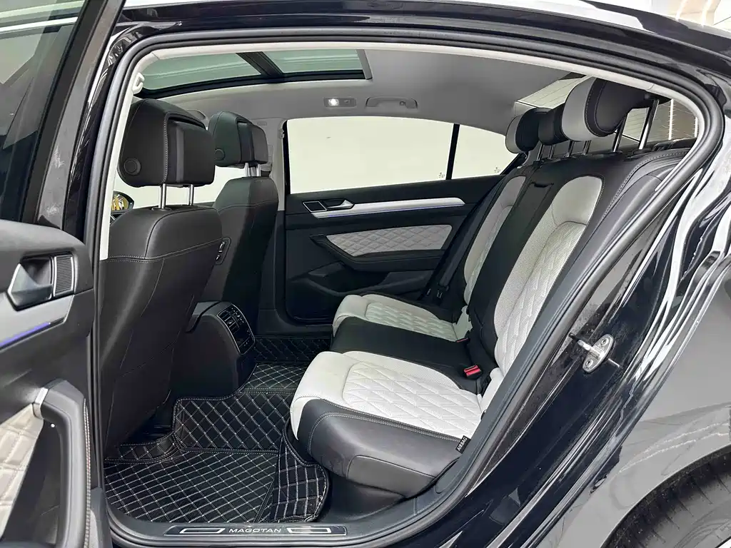 Magotan 2025 model facelift public model 330TSI DSG luxury model купить на сайте DeffCars