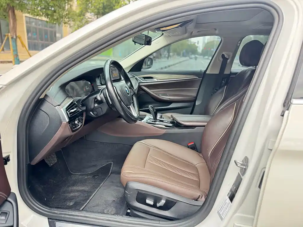 BMW 5 Series 2019 530Li Leading Luxury Package купить на сайте DeffCars