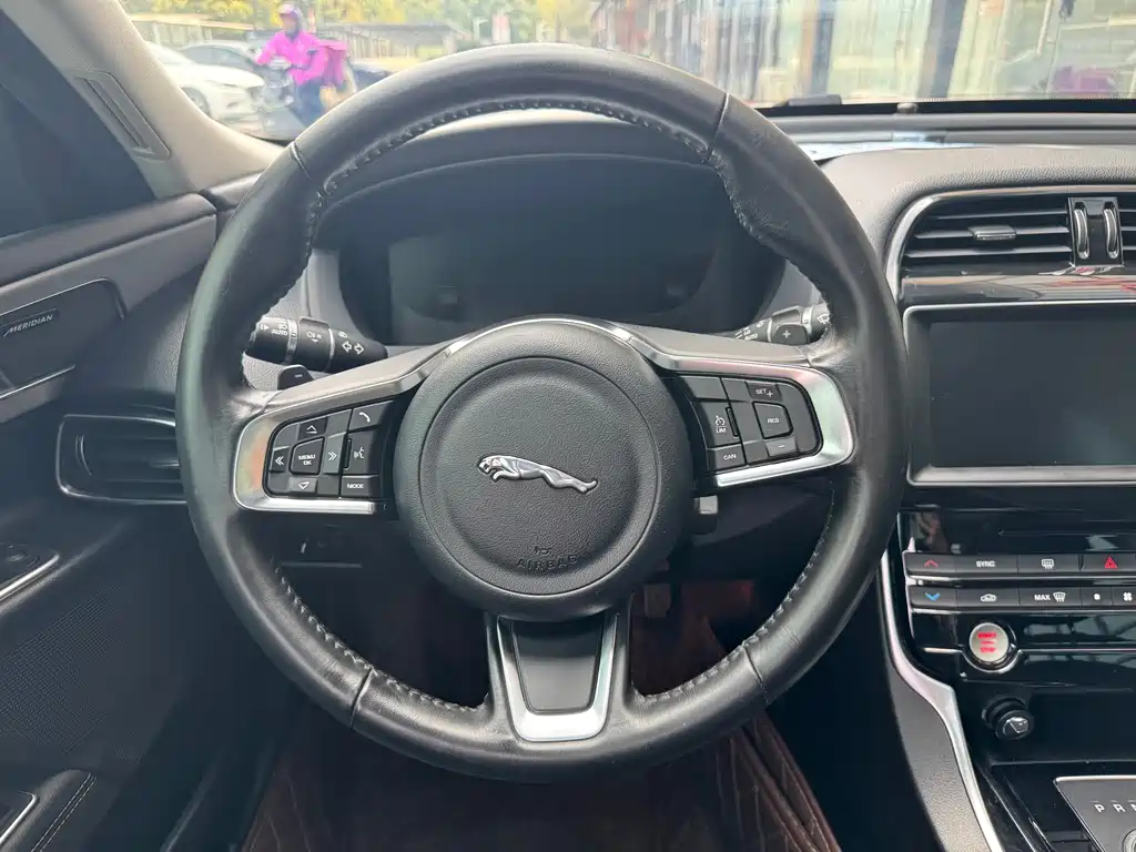 Jaguar XEL 2018 2.0T 250PS Exclusive Edition купить на сайте DeffCars