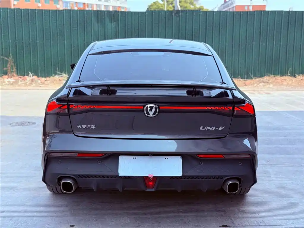 Changan UNI-V 2023 1.5T premium model купить на сайте DeffCars