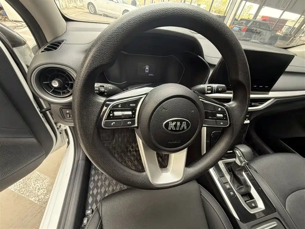Kia K3 2020 1.5L CVT cutting-edge sunroof version купить на сайте DeffCars