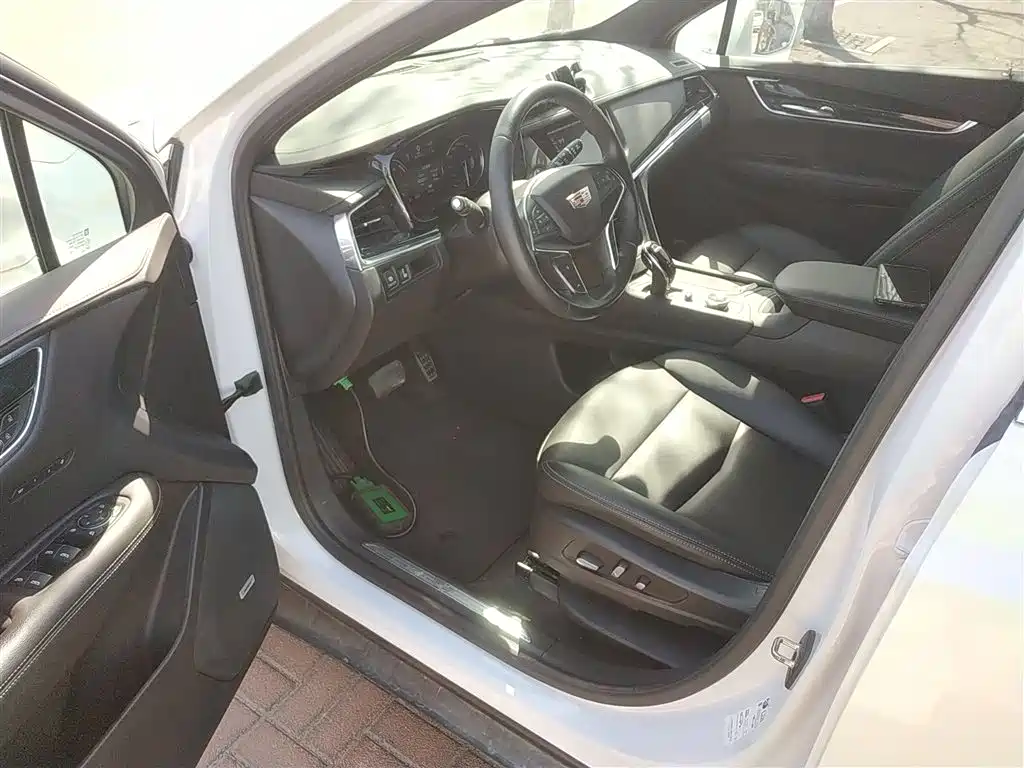 Cadillac XT5 2022 2.0T two-wheel drive luxury model купить на сайте DeffCars