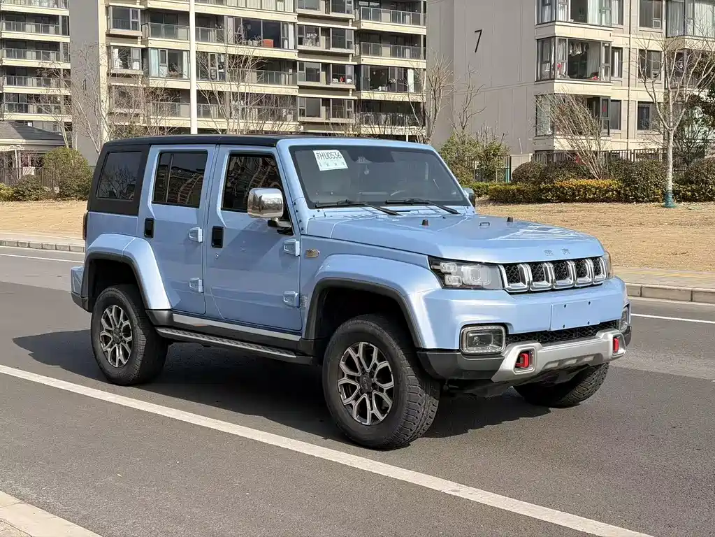 Beijing off-road BJ40 2023 2.0T automatic two-wheel drive city hunter version knight type купить на сайте DeffCars