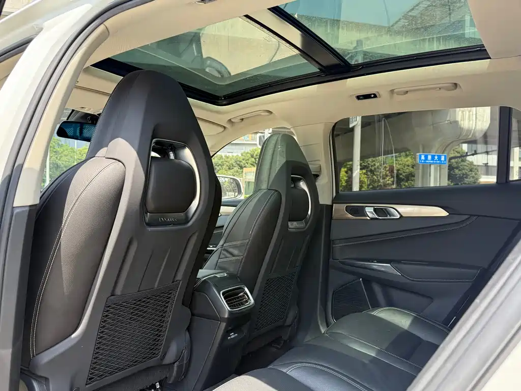 Lynk & Co 01 2017 2.0T two-wheel drive Pro version купить на сайте DeffCars