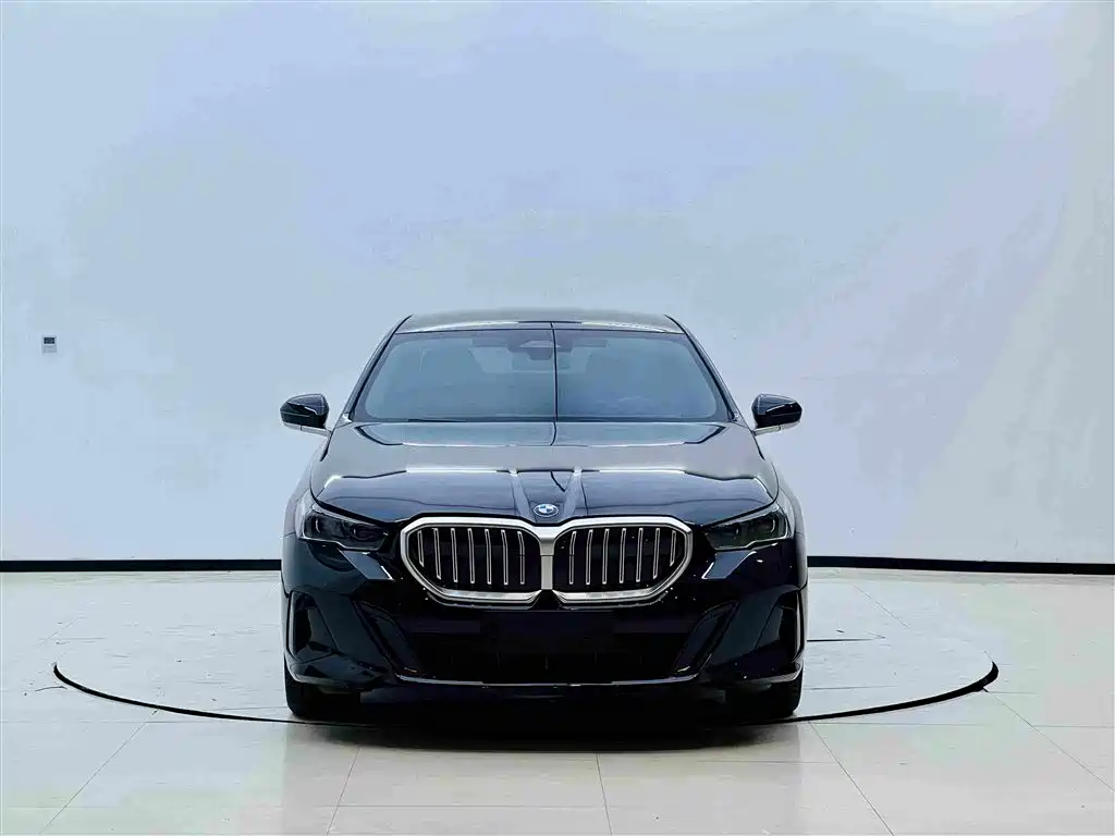 BMW 5 Series 2026 530Li Leading M Sports Package купить на сайте DeffCars