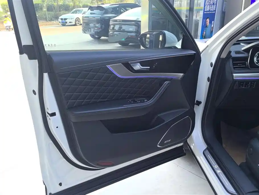 Hongqi HS5 2019 2.0T Zhilian Qixiang four-wheel drive version купить на сайте DeffCars