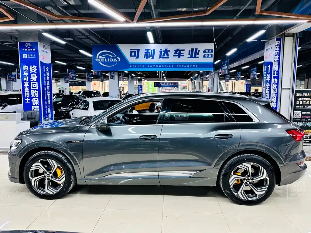 Audi e-tron 2021 50 quattro premium model купить на сайте DeffCars