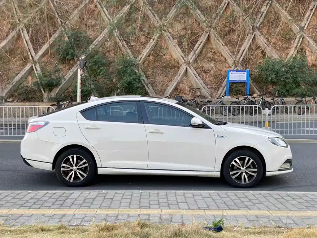 MG6 2012 hatchback 1.8L automatic comfort version купить на сайте DeffCars