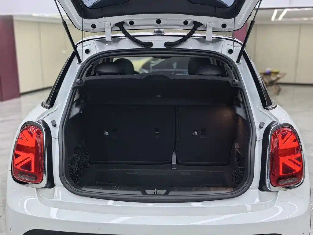 MINI 2023 facelift 1.5T COOPER Artist five-door version купить на сайте DeffCars