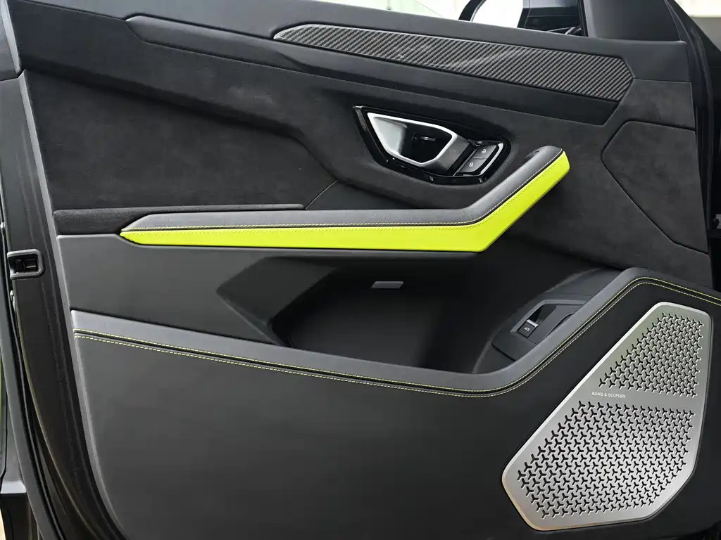 Urus 2021款 4.0T V8 купить на сайте DeffCars