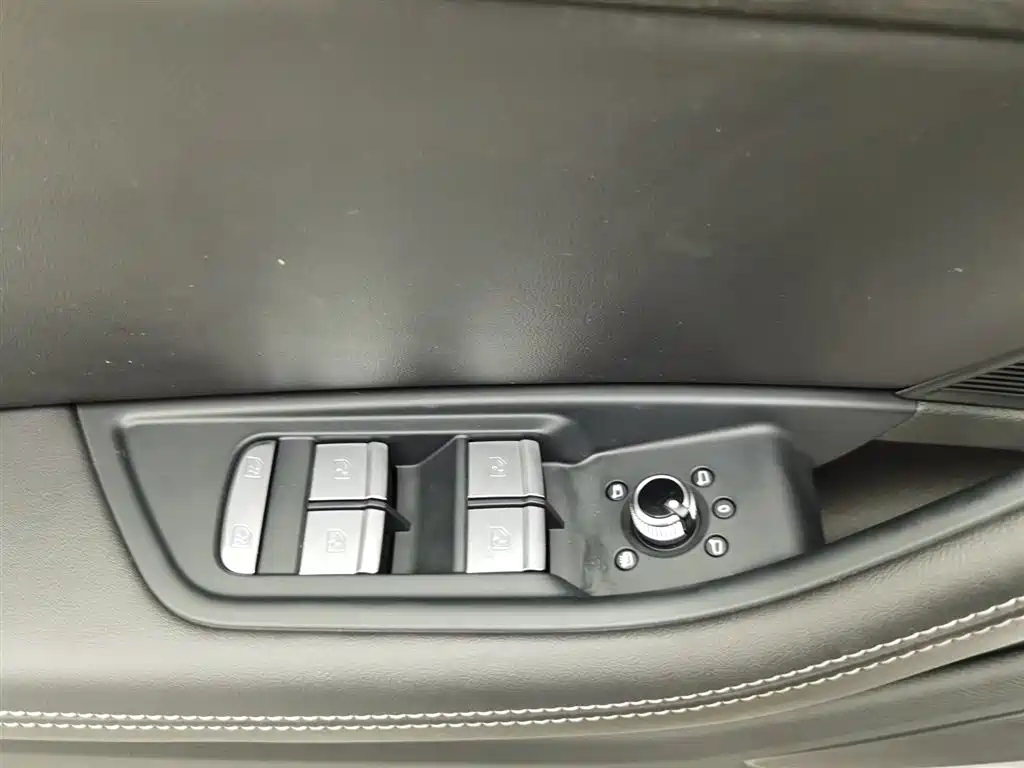 Audi A4L 2024 40 TFSI Luxurious and Dynamic Starry Night Edition купить на сайте DeffCars