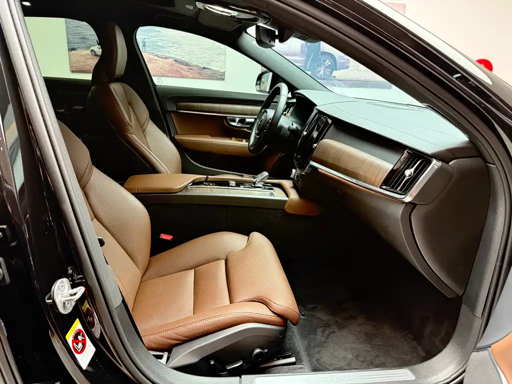 Volvo S90 2025 B5 Zhiyuan Luxury Edition купить на сайте DeffCars