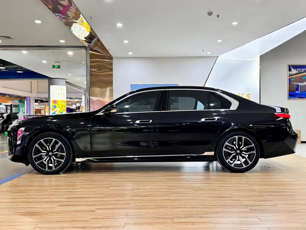 BMW 7 Series 2023 735Li M Sports Package купить на сайте DeffCars