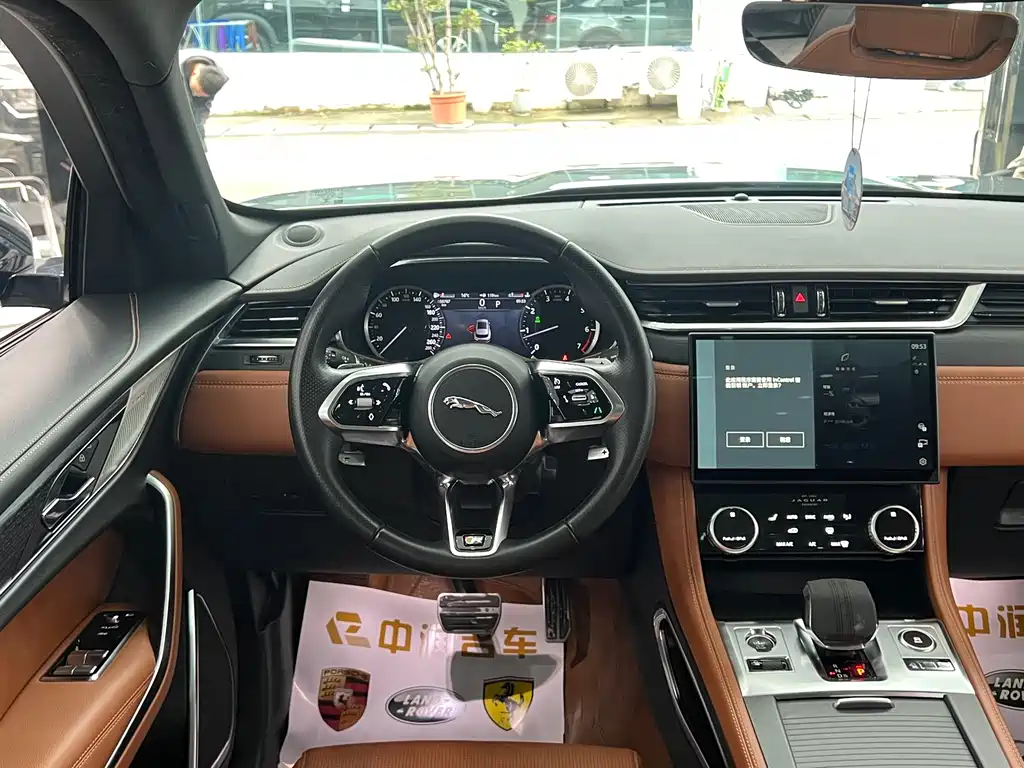 Jaguar F-PACE 2023 P250 R-Dynamic BLACK купить на сайте DeffCars