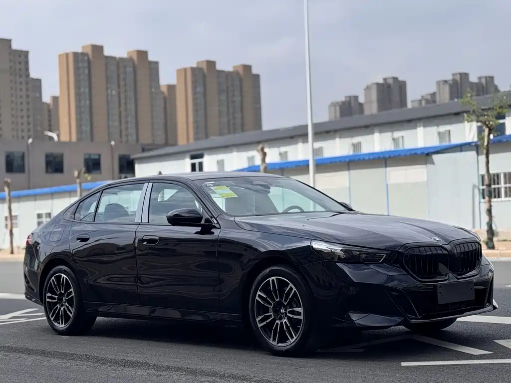 BMW 5 Series 2025 530Li Leading M Sports Package купить на сайте DeffCars