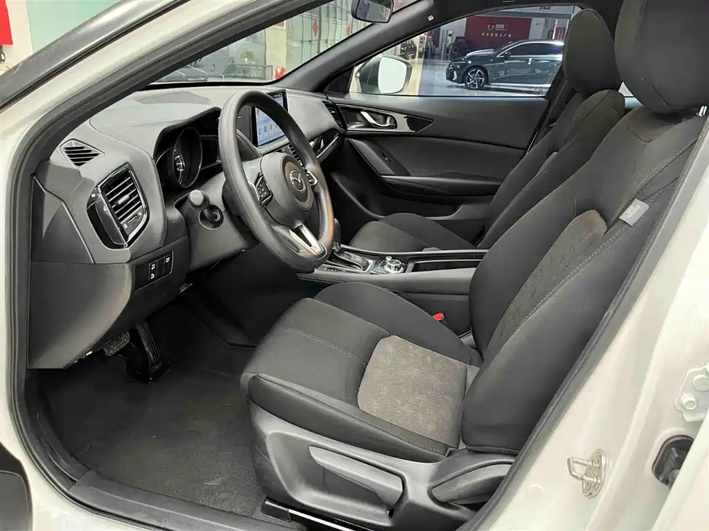 Mazda CX-4 2021 2.0L automatic two-wheel drive Blue Sky Vitality Edition купить на сайте DeffCars