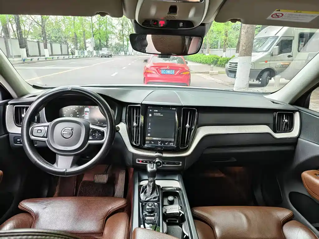 Volvo XC60 2020 T5 four-wheel drive Zhiyuan Deluxe Edition купить на сайте DeffCars