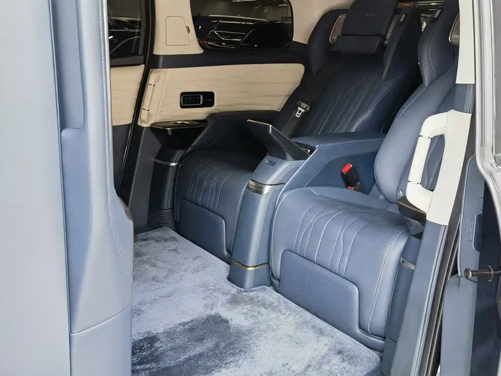 Century 2023 2.0T four-seater private version купить на сайте DeffCars