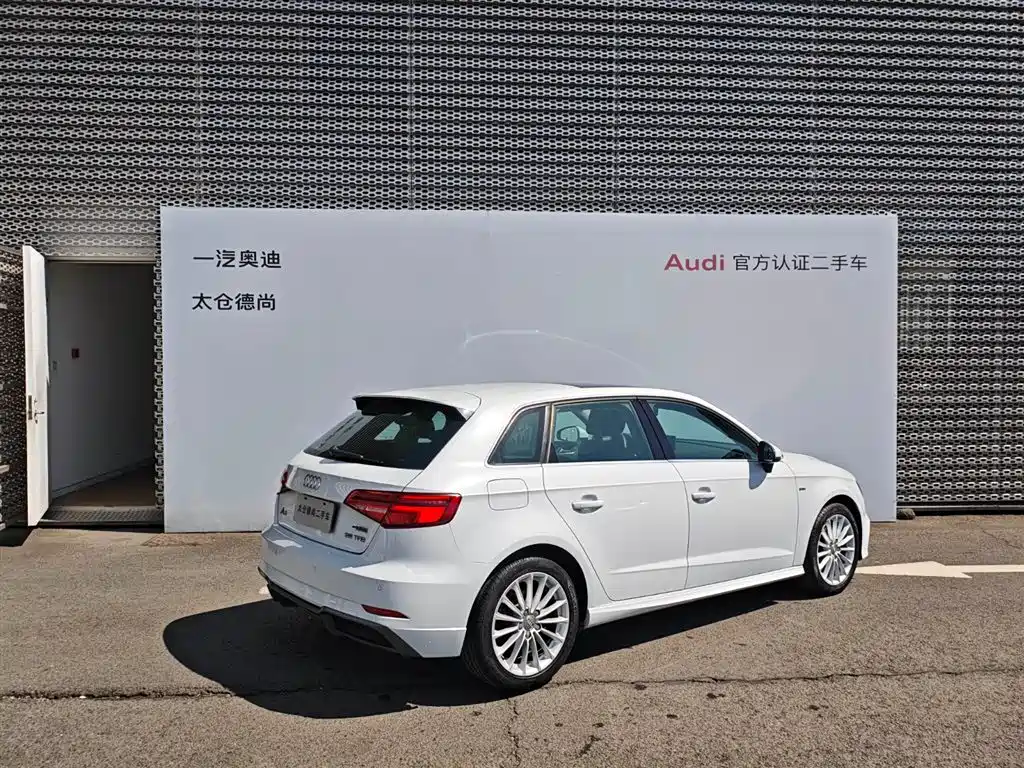 Audi A3 2017 Sportback 35 TFSI Fashion купить на сайте DeffCars