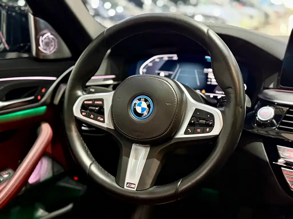 BMW 5 Series New Energy 2021 535Le M Sports Package купить на сайте DeffCars