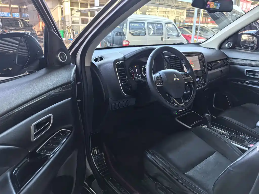 Outlander 2019 2.0L 2WD Enjoy Edition, 5 seats, National VI купить на сайте DeffCars