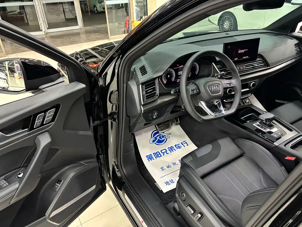 Audi Q5L 2025 45th Anniversary Collector's Edition 45 TFSI Luxurious and Dynamic купить на сайте DeffCars