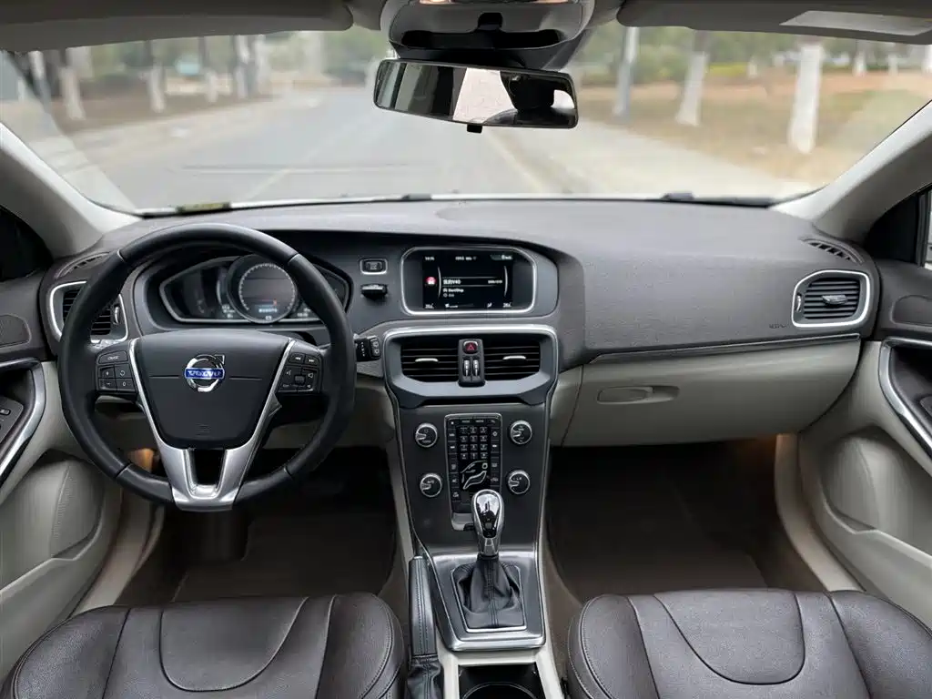 Volvo V40 2016 T3 Zhiya Edition купить на сайте DeffCars