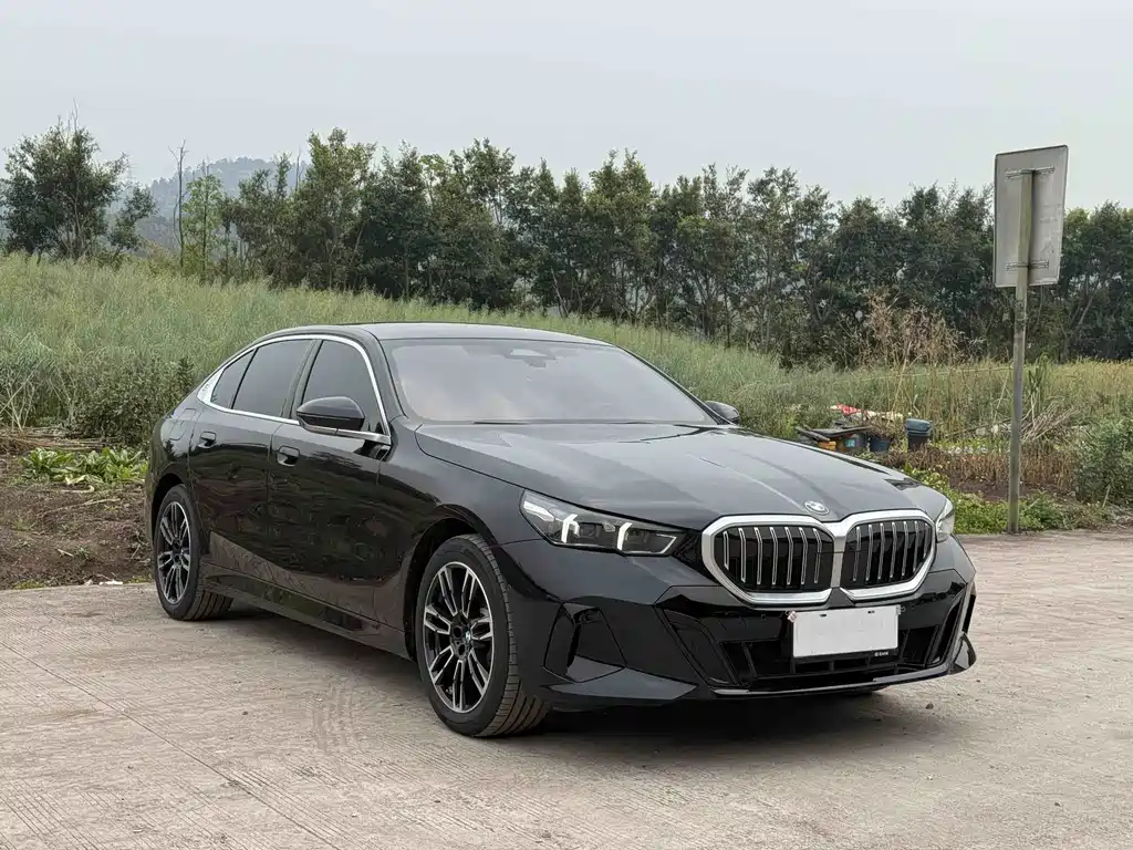 BMW 5 Series 2025 530Li Leading M Sports Package купить на сайте DeffCars