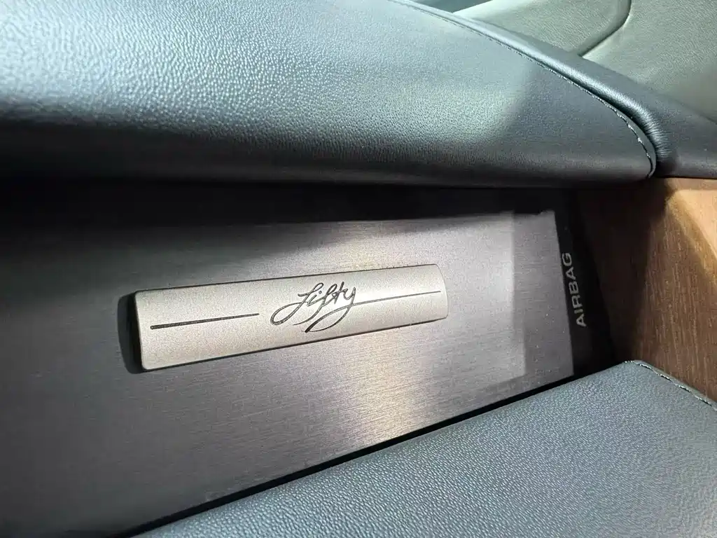 Range Rover 2021 3.0 L6 50th Anniversary Commemorative Edition купить на сайте DeffCars