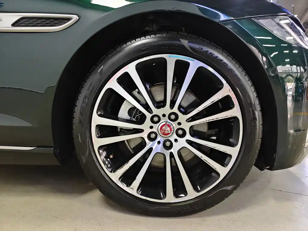 Jaguar XFL 2024 2.0T P250 two-wheel drive exclusive luxury version купить на сайте DeffCars