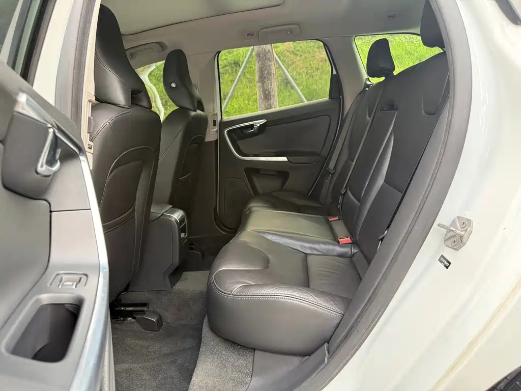 Volvo XC60 2016 T5 Smart Edition купить на сайте DeffCars