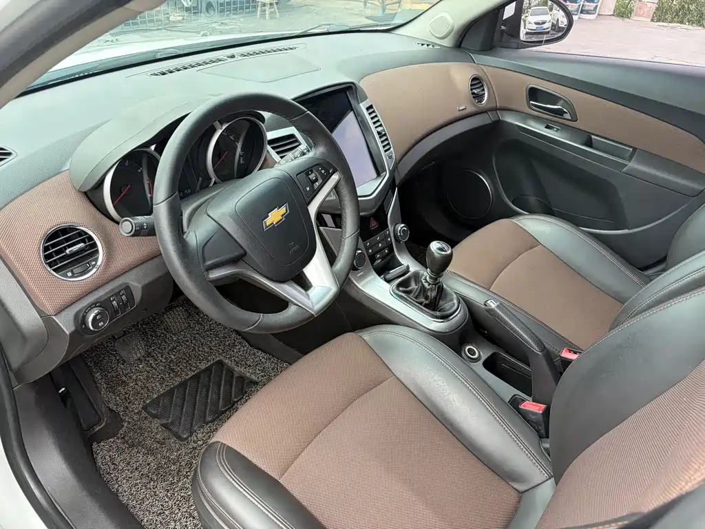 Cruze 2013 hatchback 1.6L manual luxury model купить на сайте DeffCars