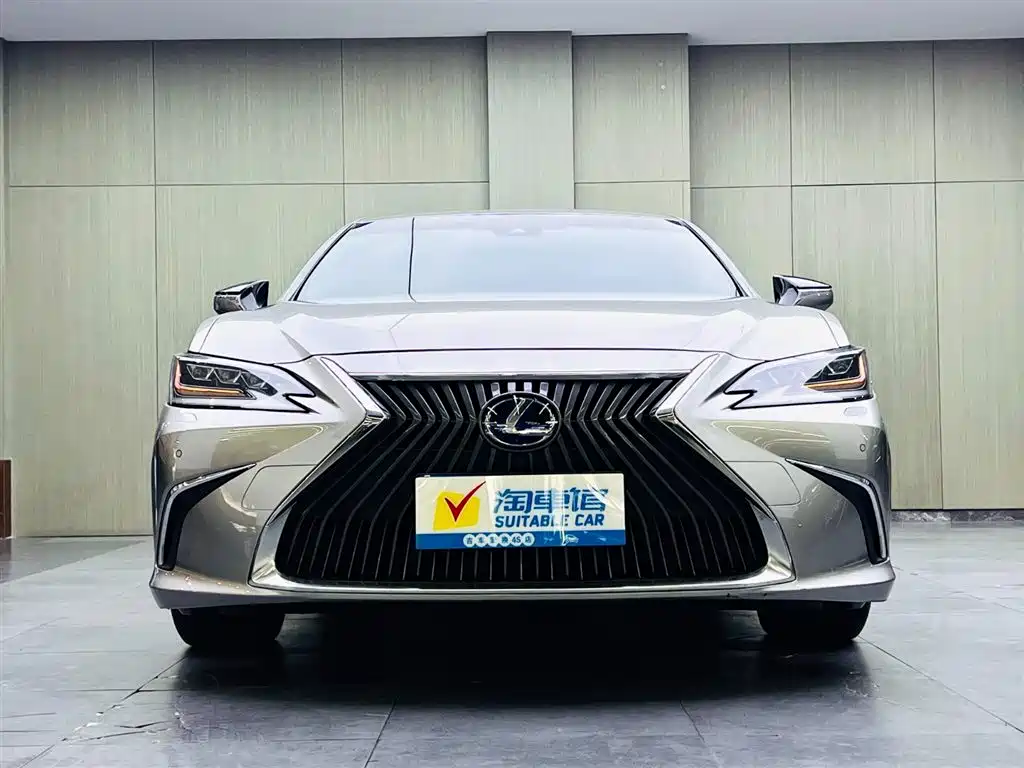 Lexus ES 2018 300h Executive Edition National V купить на сайте DeffCars