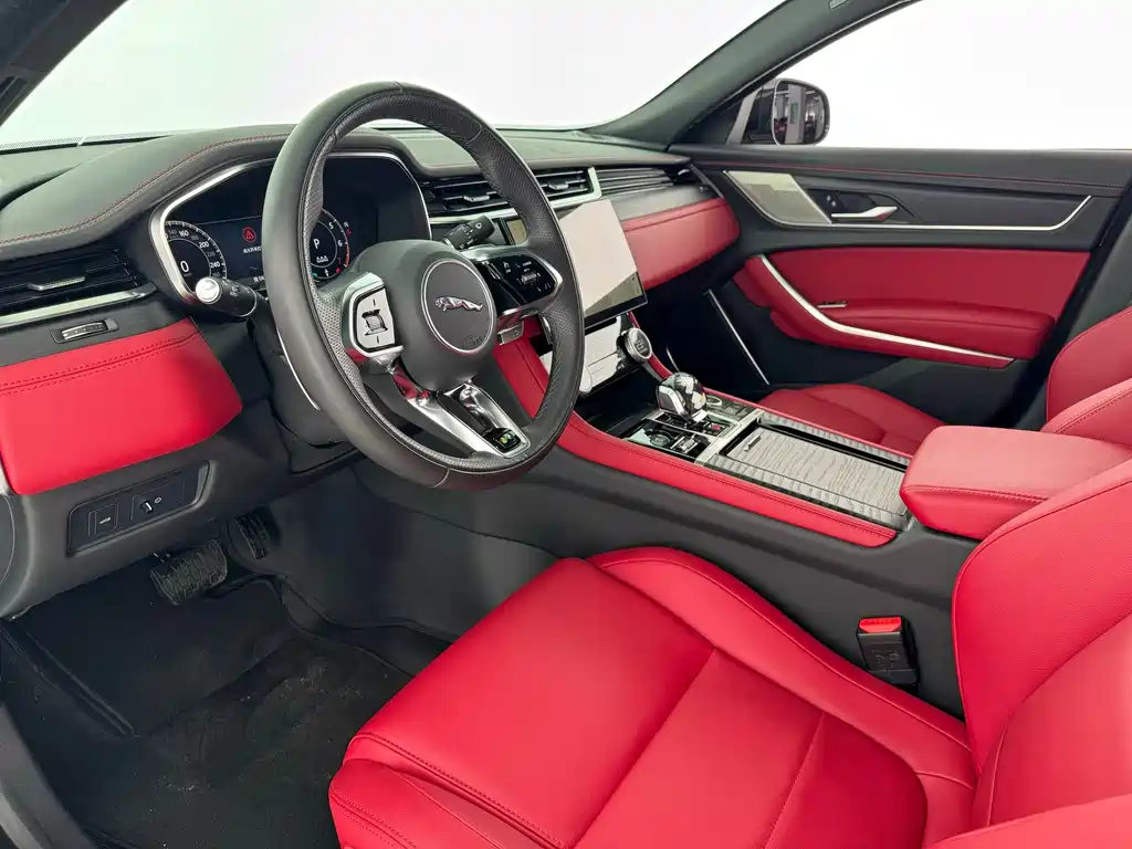 Jaguar XFL 2023 XFL 2.0T P250 two-wheel drive elite sports gold version купить на сайте DeffCars