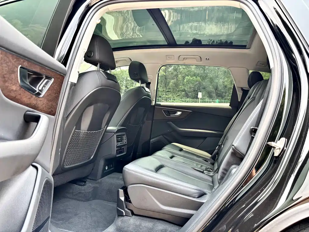 Audi Q7 2022 55 TFSI quattro S line Sporty купить на сайте DeffCars