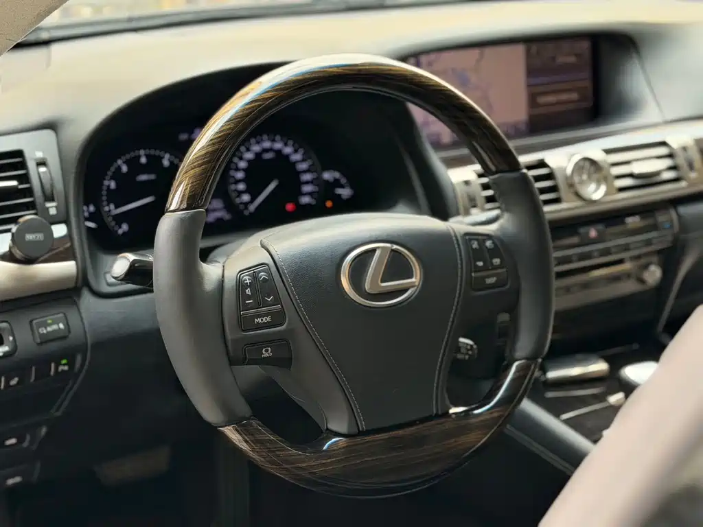 Lexus LS 2013 460L Deluxe Edition купить на сайте DeffCars