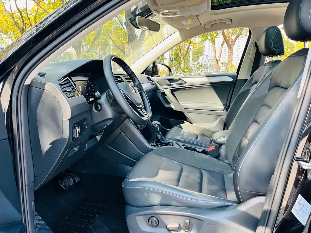 Tiguan L 2019 330TSI automatic two-wheel drive smart luxury version National VI купить на сайте DeffCars