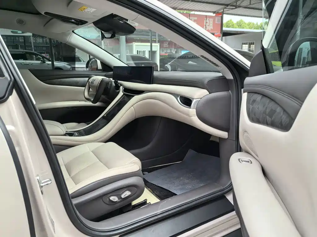 Zhiji L6 2024 Max Standard Edition купить на сайте DeffCars