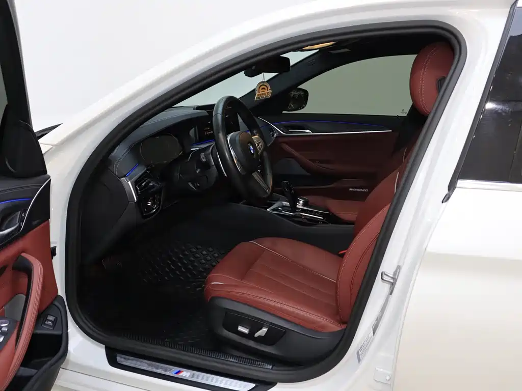 BMW 5 Series 2023 facelift 530Li leading M sports package купить на сайте DeffCars