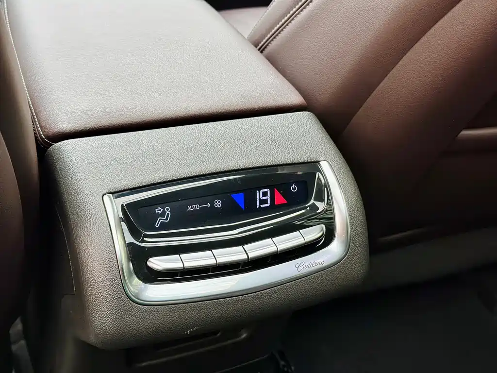 Cadillac XT6 2020 facelift 28T six-seat four-wheel drive luxury model купить на сайте DeffCars