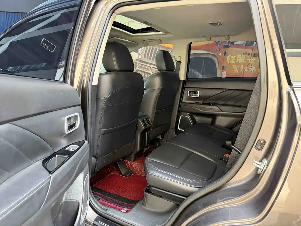 Outlander 2019 2.4L four-wheel drive exclusive version, 5 seats, National VI купить на сайте DeffCars