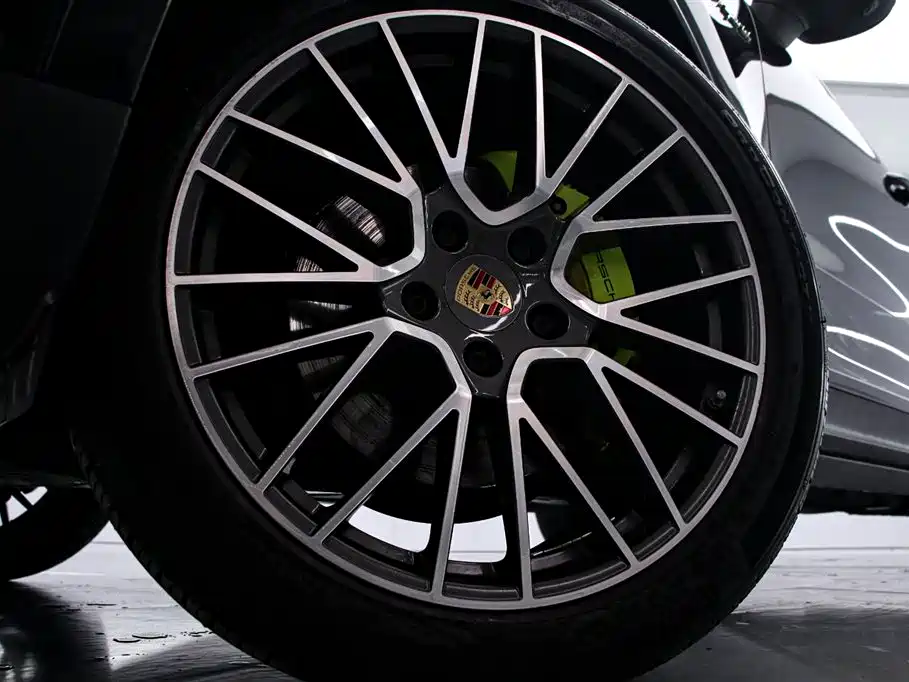 Cayenne New Energy 2023 Cayenne E-Hybrid 2.0T купить на сайте DeffCars