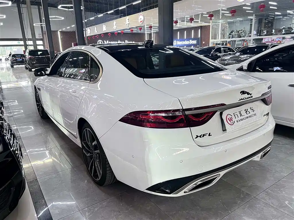 Jaguar XFL 2024 2.0T P300 four-wheel drive flagship sports gold version купить на сайте DeffCars