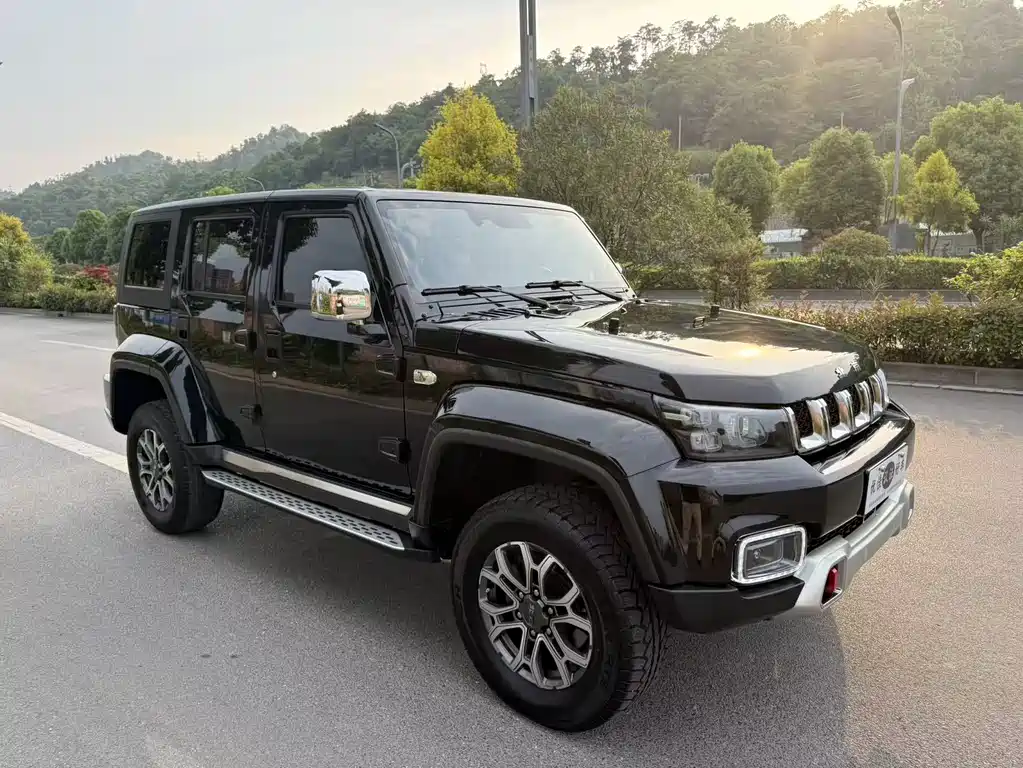 Beijing off-road BJ40 2023 2.0T automatic four-wheel drive city hunter version knight type купить на сайте DeffCars