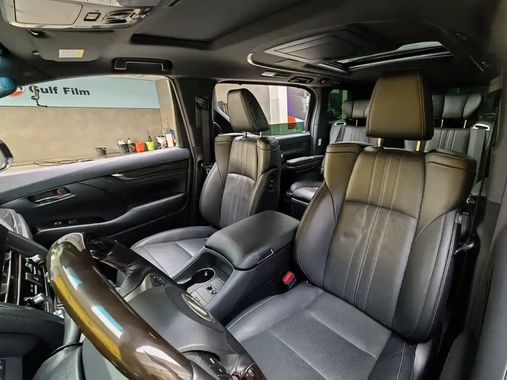 Lexus LM 2020 300h seven-seater elegant version купить на сайте DeffCars